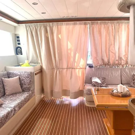 Boat&breakfast Monica Iv 보트호텔 *