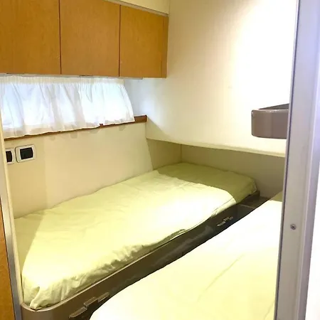 Boat&breakfast Monica Iv 보트호텔 카사밋쵸라테르메